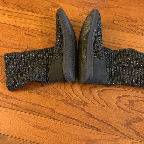Size 8 sweater boots. Dark gray with some silver threading - Picture 3 of 8